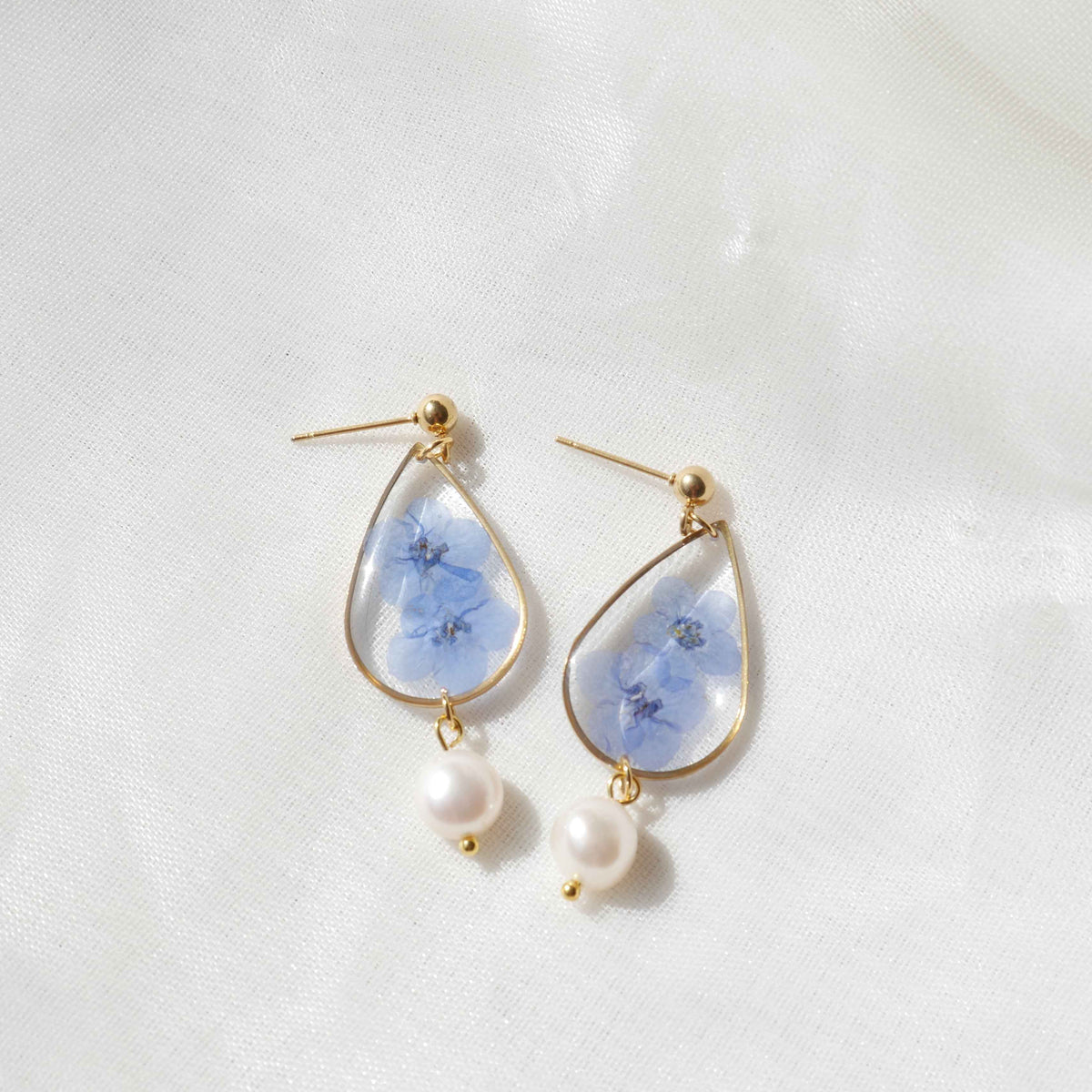 Boucles d'oreilles myosotis et perle - goutte 22mm