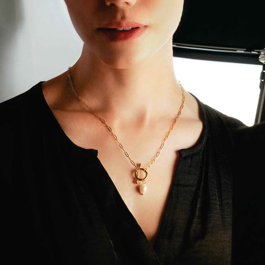 D'ANGELA Gold: Paperclip Chain Necklace with Toggle Fastener & Pearl Charm