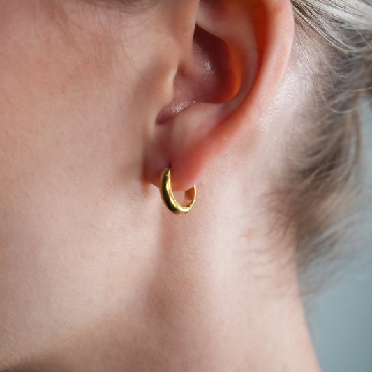 JAANBERG Gold: Mid Width Smooth Finish Mini Hoops for Day-to-Night Elegance