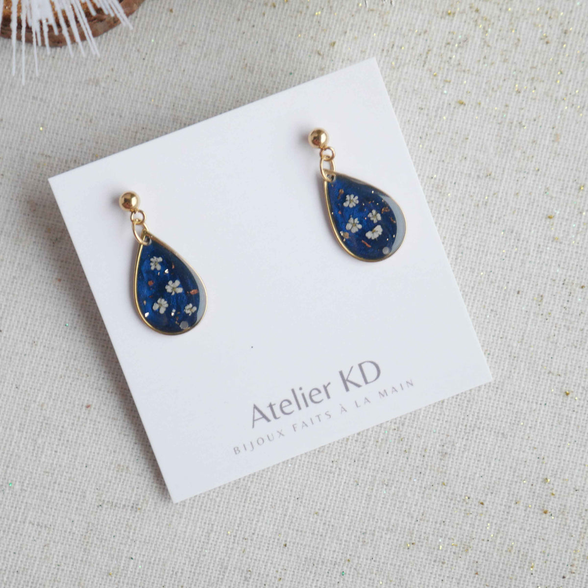 Boucles d’oreilles Céleste avec fleurs de carotte - goutte (moyen)