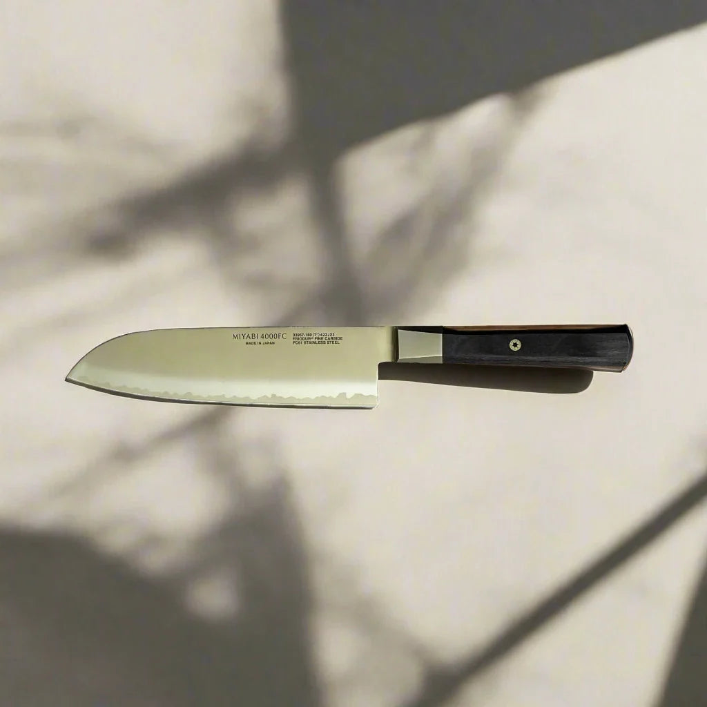 MIYABI 4000 FC Santokumesser, 18 cm – Schwarzer Griff