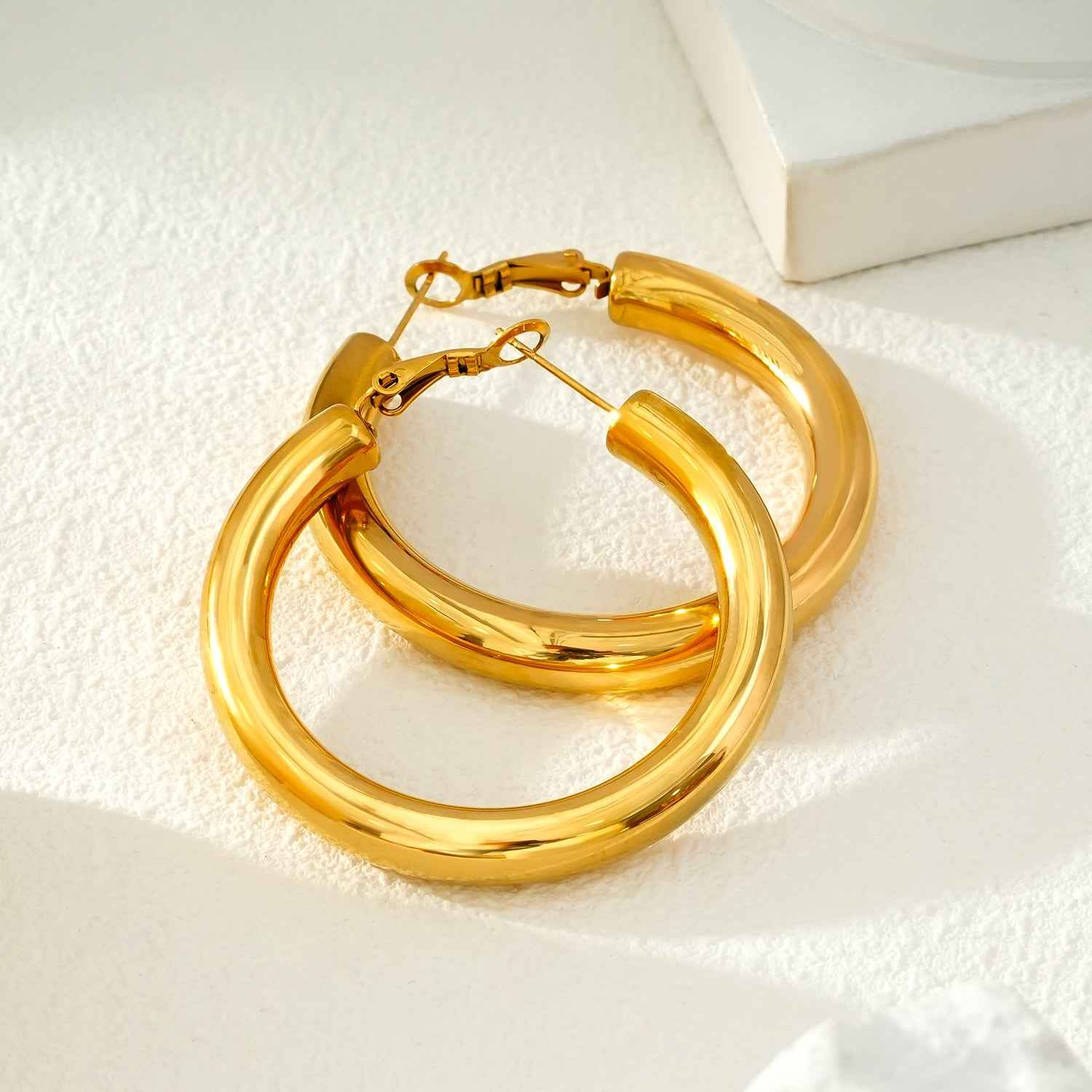 BOBOYI Gold: Mid Width Smooth Finish Effortless Day-to-Night Hoops