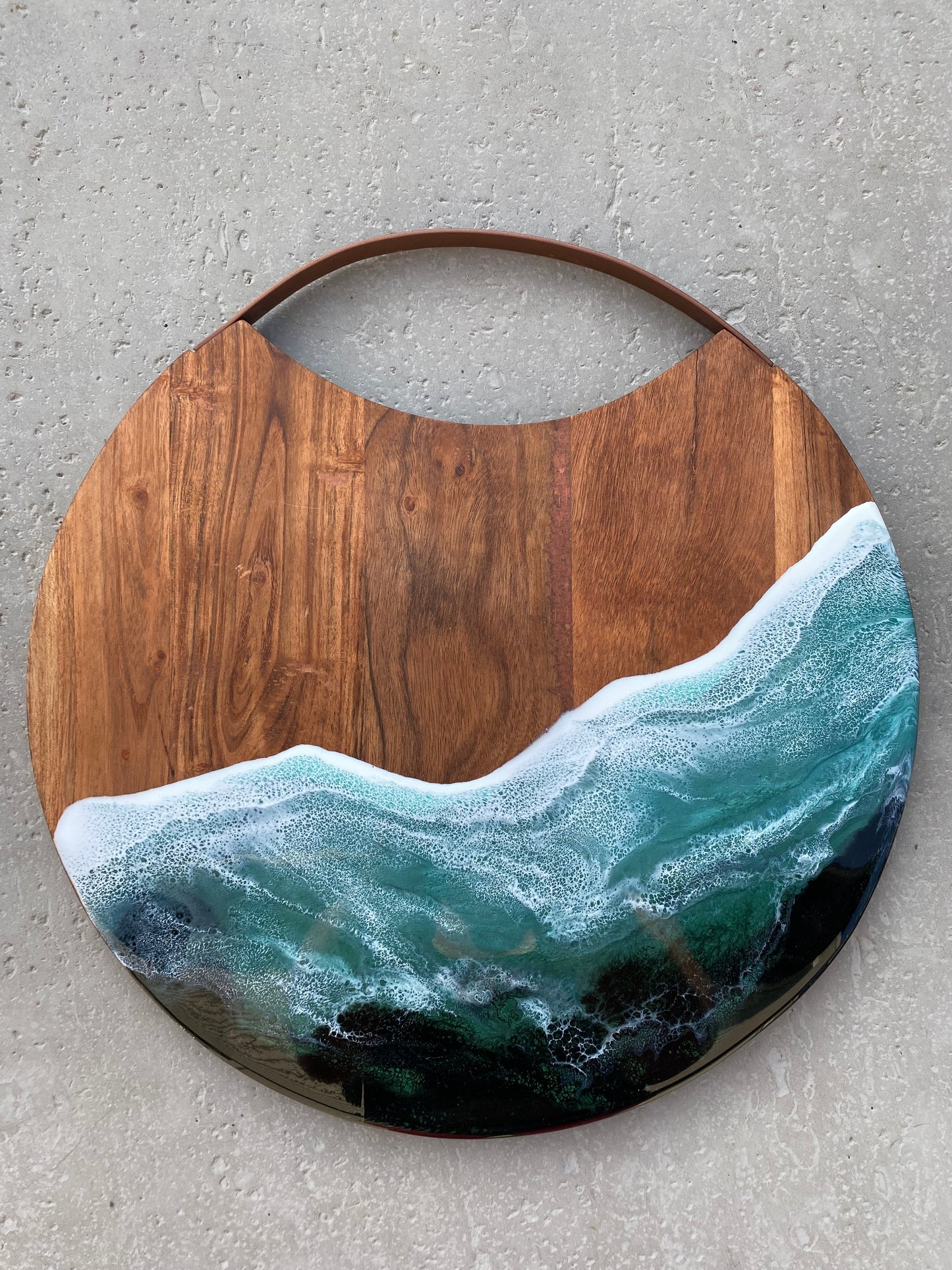 Round Charcuterie Board with Handle - AURABAGS SHOP