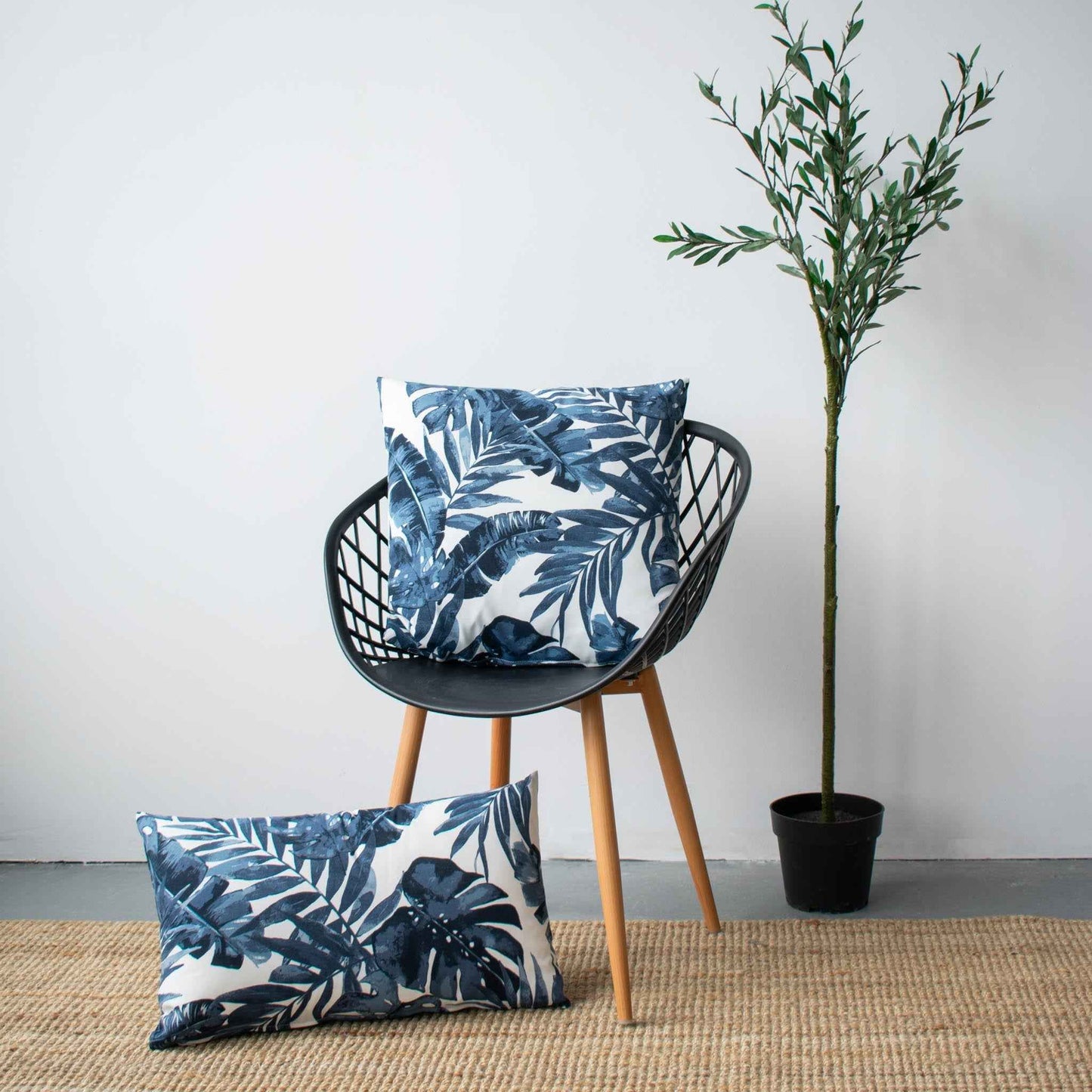 OUTDOOR PILLOW - NAVY PALM LEAF LUMBAR