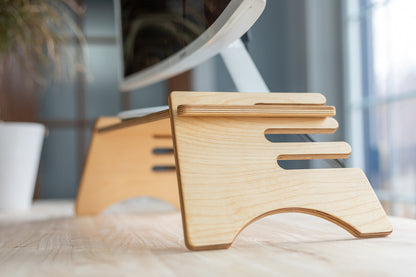 Holzständer für Computermonitor