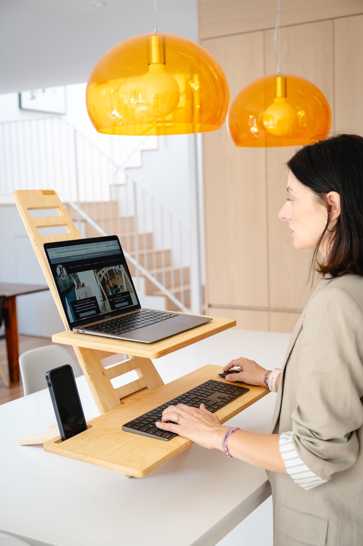 Holz-Sitz-Steh-Arbeitsplatz