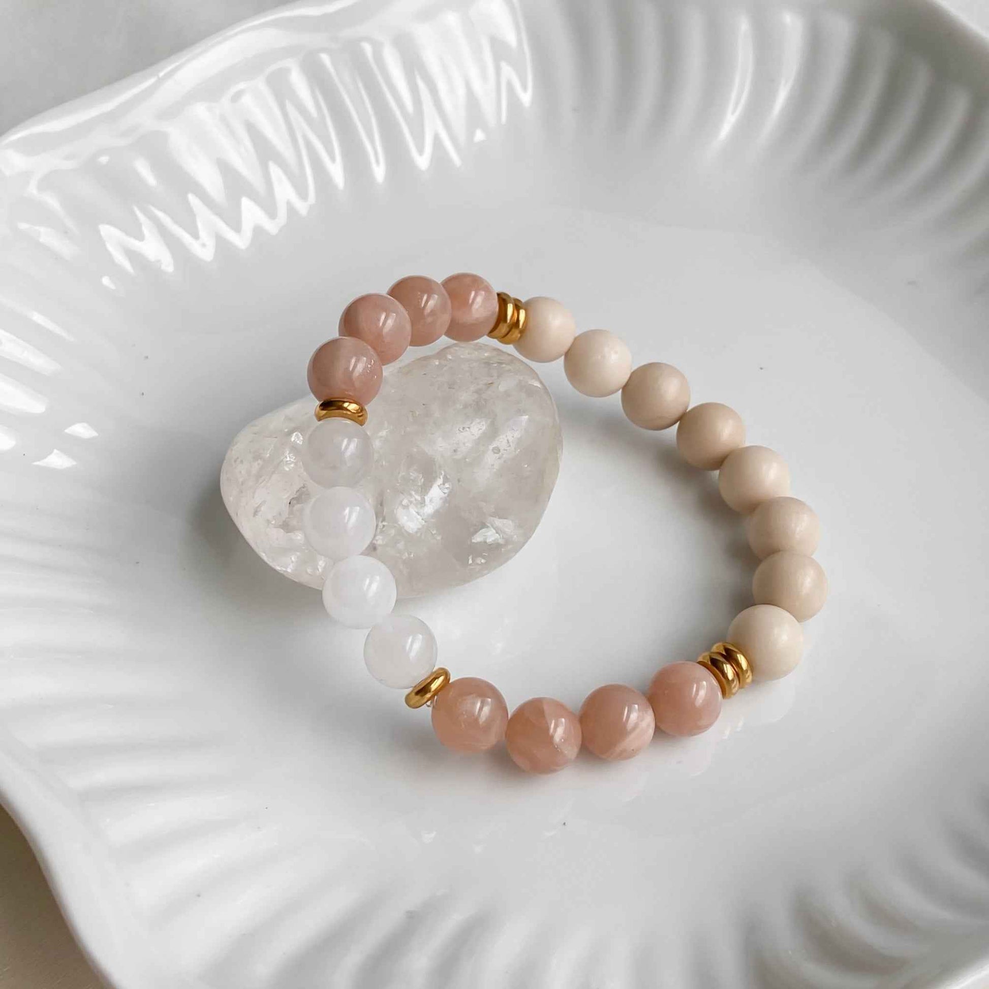 ECLAT DE SOLEIL | Bracelet en pierres de soleil, quartz et inox doré