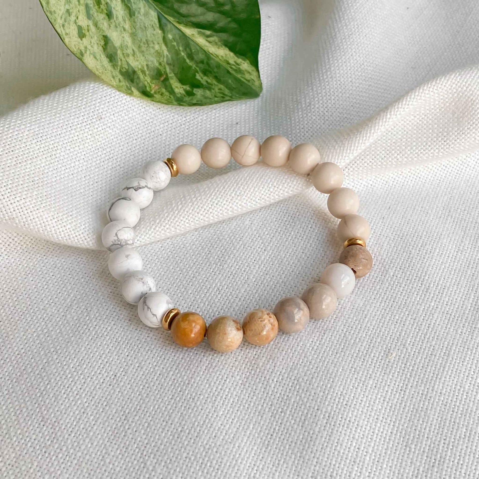 RENOUVEAU | Bracelet en howlite, jaspe et acier inoxydable
