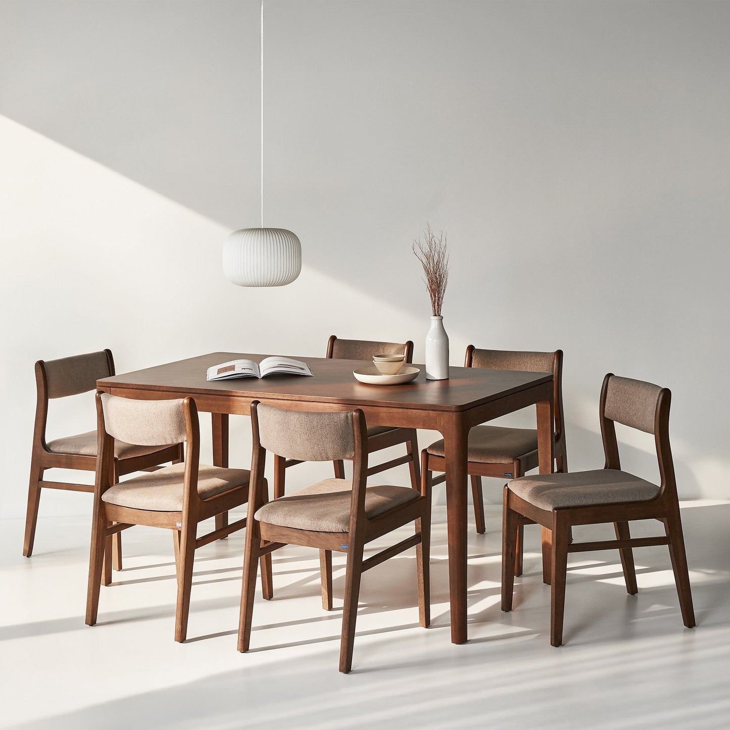 Hobro Dining Set: Acacia Wood Table & Chairs