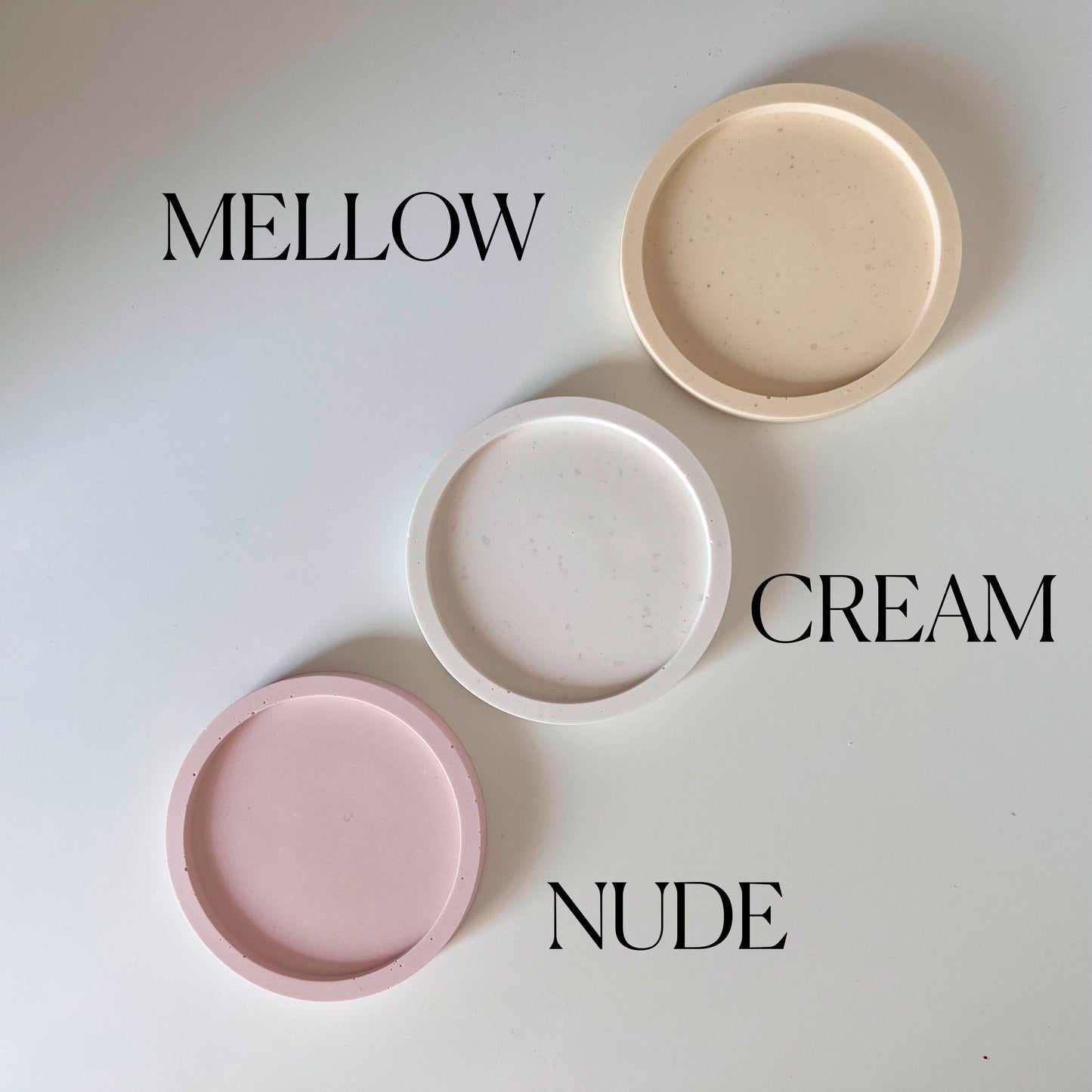Geometrischer Kerzenhalter aus Jesmonit: Minimalistisches 3-Kerzen-Mittelstück