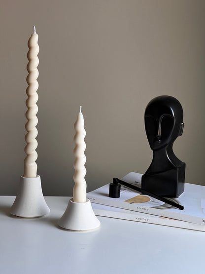 Runder Kerzenständer aus Jesmonit: Minimalistische Tischdekoration