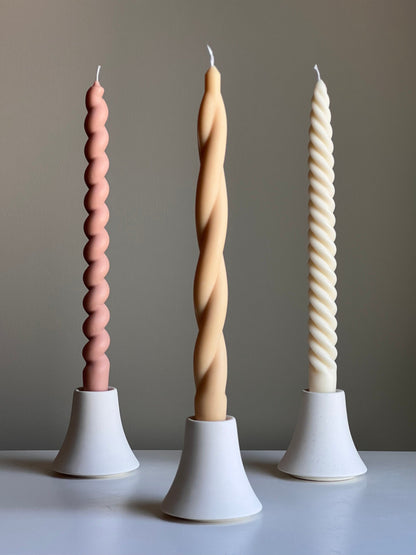 Runder Kerzenständer aus Jesmonit: Minimalistische Tischdekoration