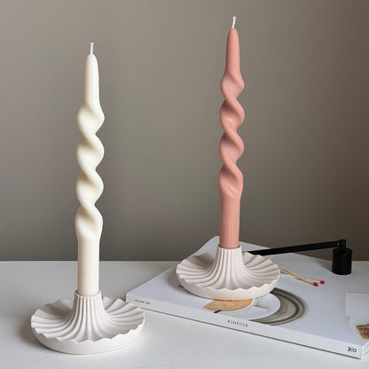 Runder Jesmonite-Kerzenständer: Elegante Tischdekoration