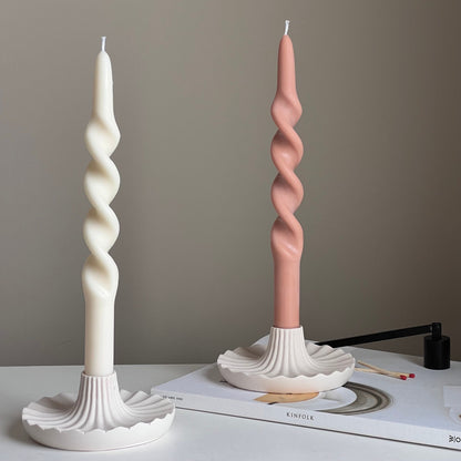Runder Jesmonite-Kerzenständer: Elegante Tischdekoration