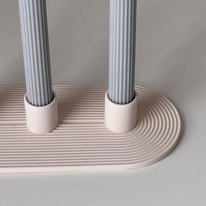 Geometrischer Kerzenhalter aus Jesmonit: Minimalistisches 3-Kerzen-Mittelstück