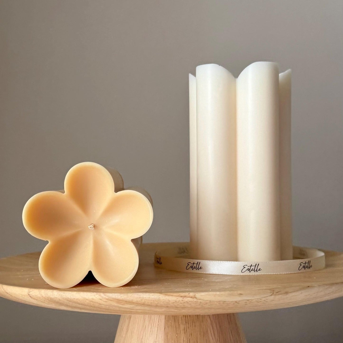 Duftkerze „Blütensäule“: Handgefertigte Heimdekoration, Geschenk zum Einzug