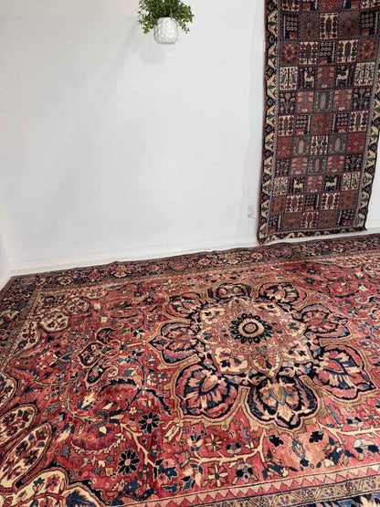 Persian Heriz Rug | 10' 7" x 13' 7"