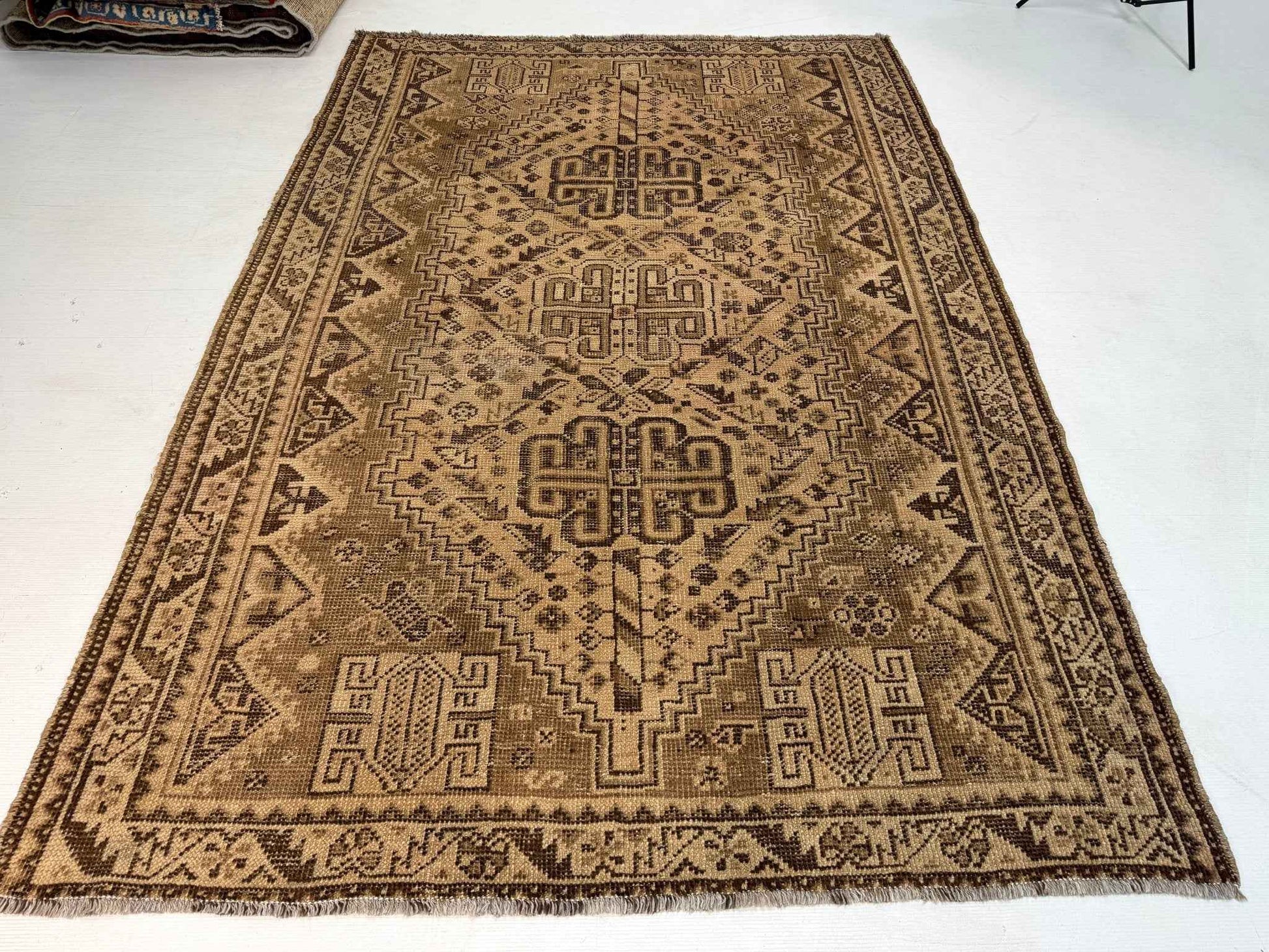 Persian Shiraz Rug | 5' 5” x 7' 11"