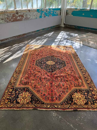Persian Shiraz Rug | 6' 8" x 10' 1"
