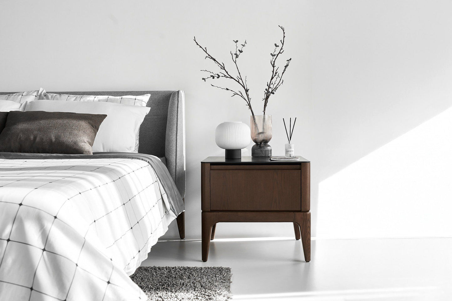 Nachttisch Scarlet Modern aus Eschenholz