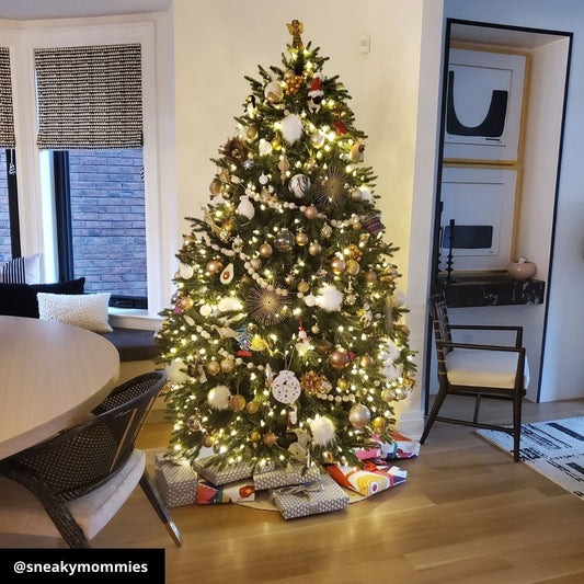 Artiplanto Oscar Tannenbaum, der naturgetreueste künstliche, vorbeleuchtete Weihnachtsbaum, 2,29 m