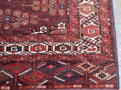 Turkmen Yomut Rug | 6' 10" x 10' 7"
